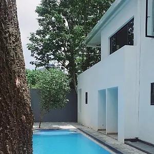 Hotel Thambili